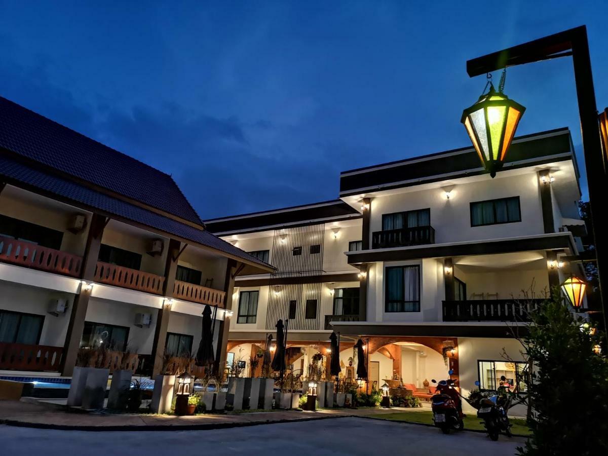 Sriananpura Hotel Csiangmaj Kültér fotó