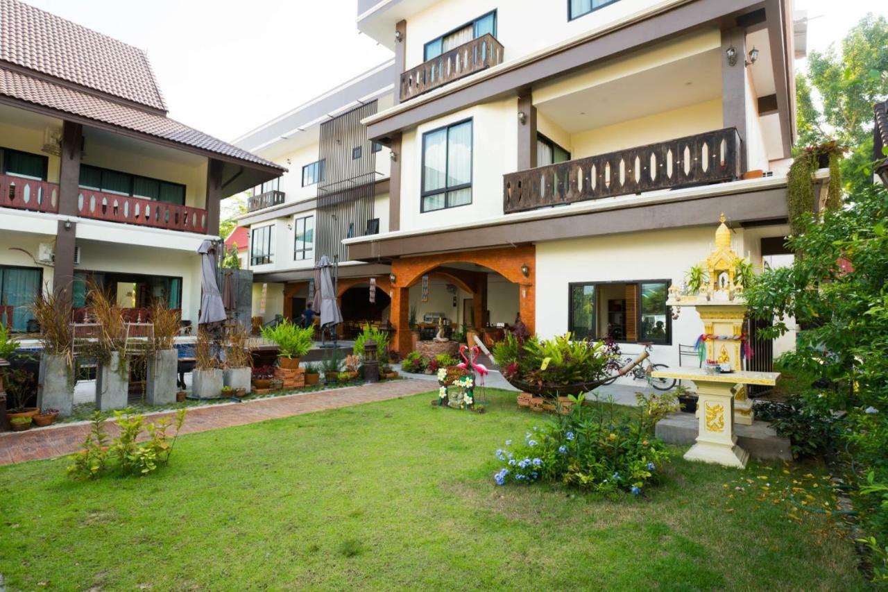 Sriananpura Hotel Csiangmaj Kültér fotó