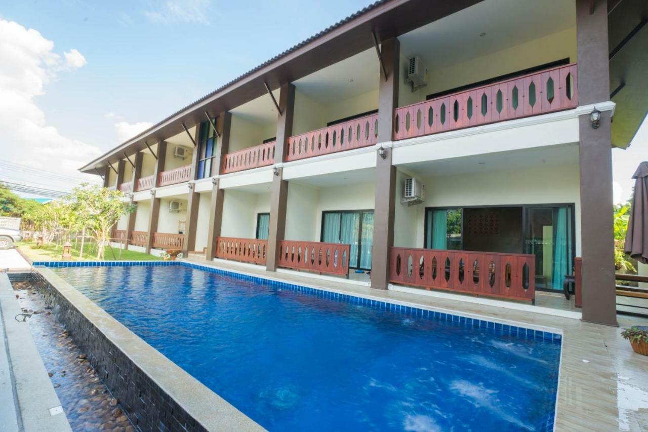 Sriananpura Hotel Csiangmaj Kültér fotó